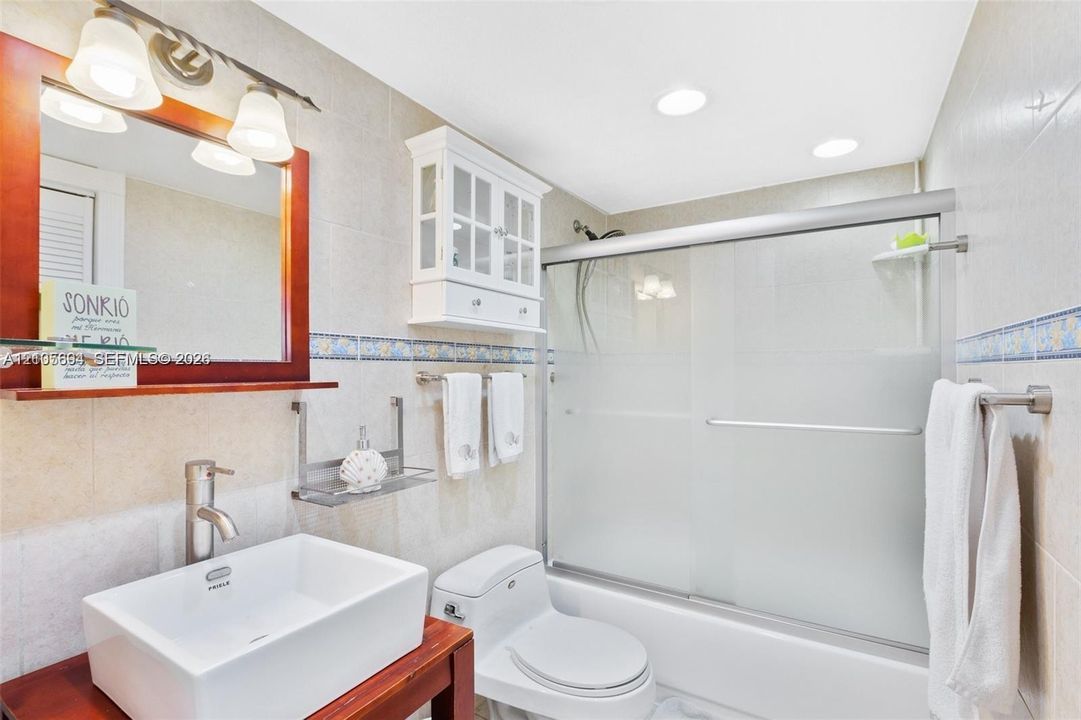 For Rent: $4,300 (2 beds, 2 baths, 1120 Square Feet)