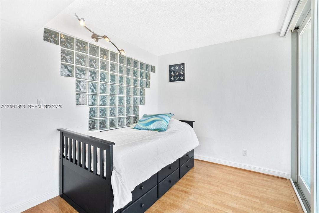 For Rent: $4,300 (2 beds, 2 baths, 1120 Square Feet)