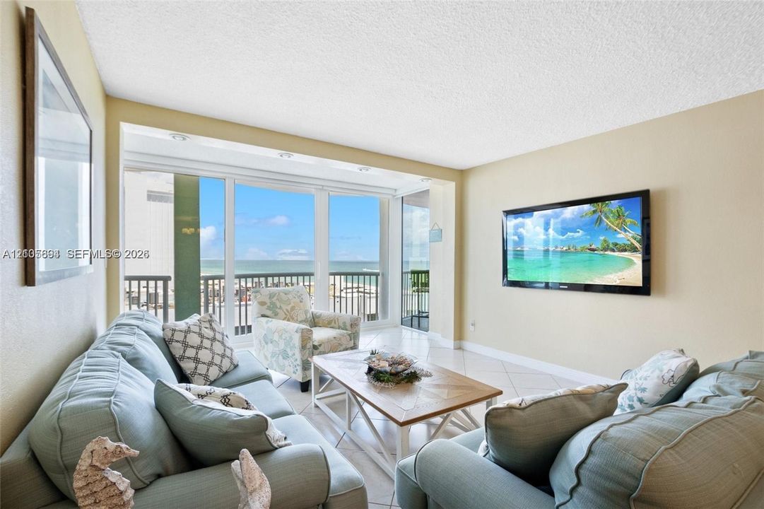 For Rent: $4,300 (2 beds, 2 baths, 1120 Square Feet)
