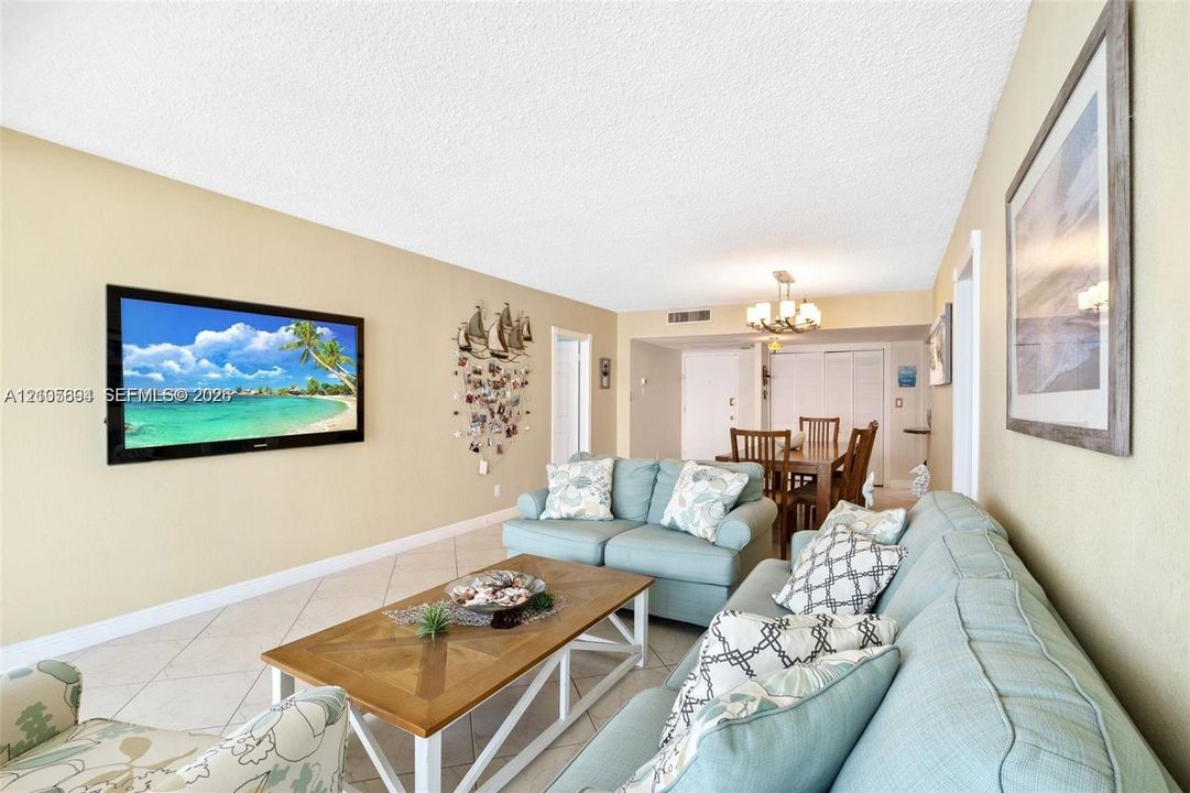 For Rent: $4,300 (2 beds, 2 baths, 1120 Square Feet)