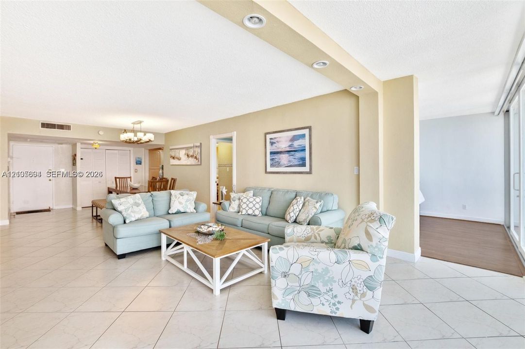 For Rent: $4,300 (2 beds, 2 baths, 1120 Square Feet)