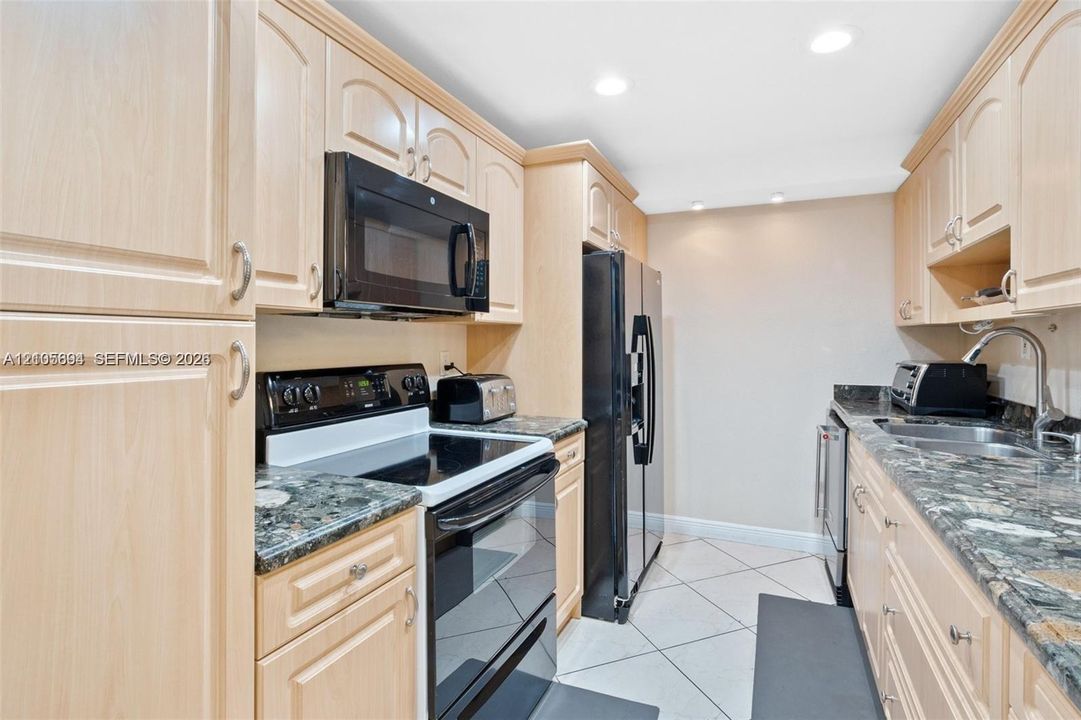 For Rent: $4,300 (2 beds, 2 baths, 1120 Square Feet)