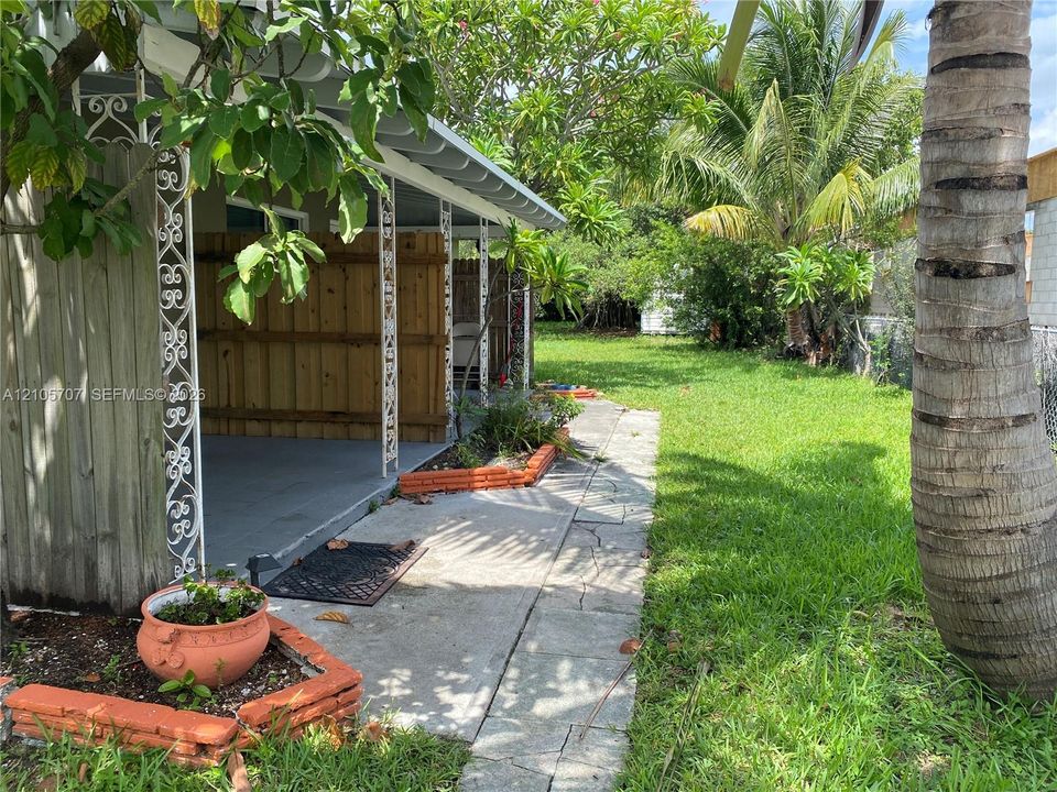 For Rent: $1,700 (2 beds, 1 baths, 791 Square Feet)