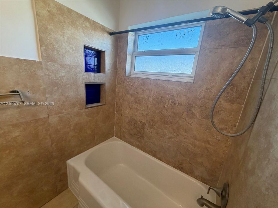 For Rent: $1,700 (2 beds, 1 baths, 791 Square Feet)