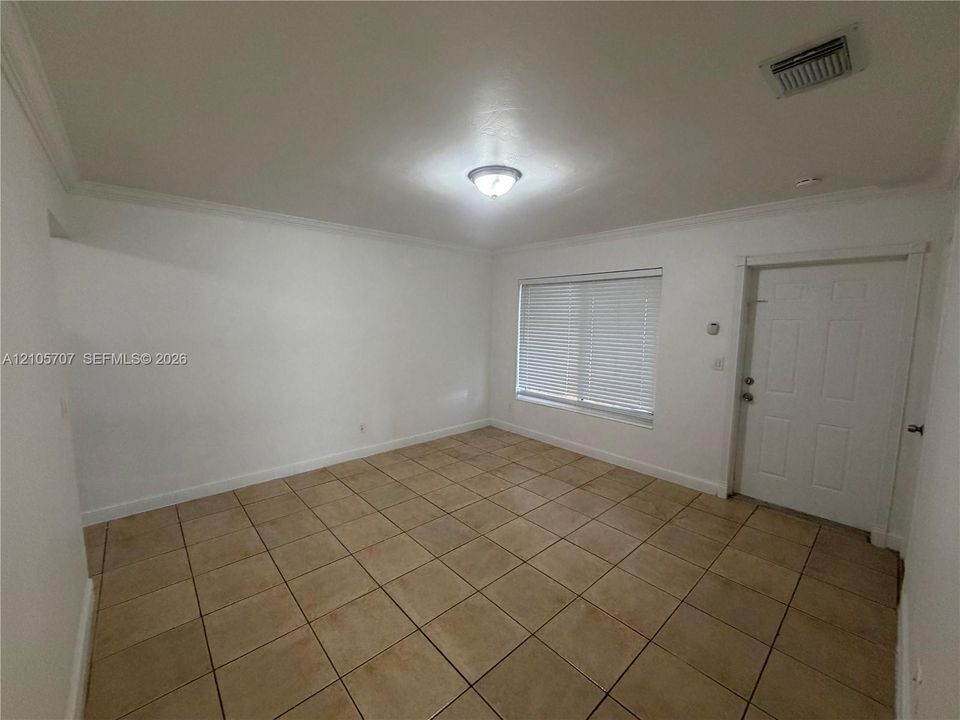 For Rent: $1,700 (2 beds, 1 baths, 791 Square Feet)