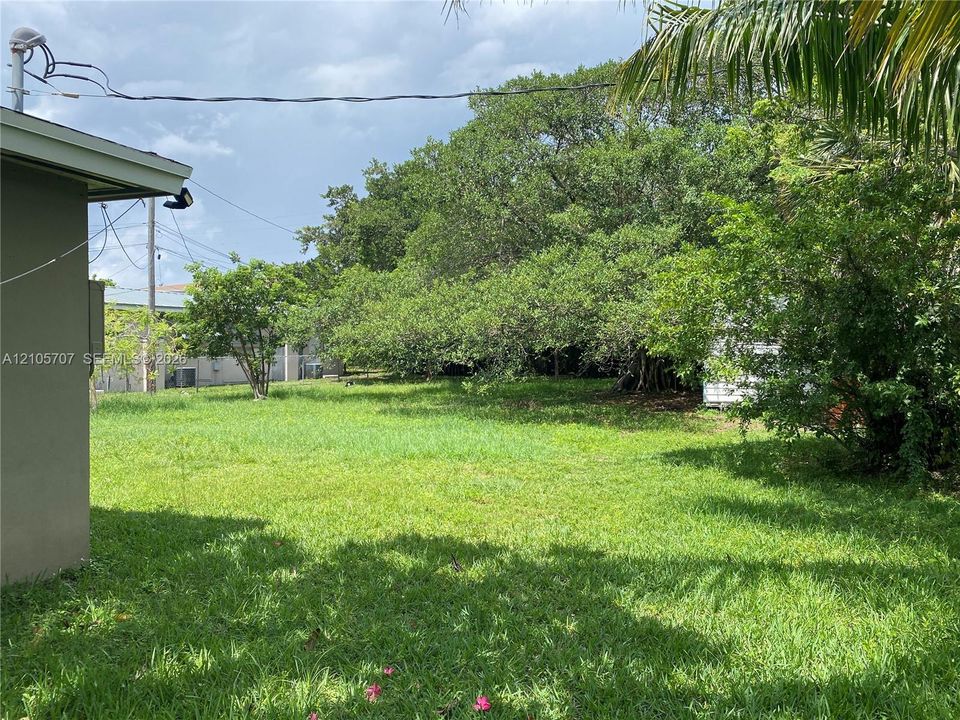 For Rent: $1,700 (2 beds, 1 baths, 791 Square Feet)