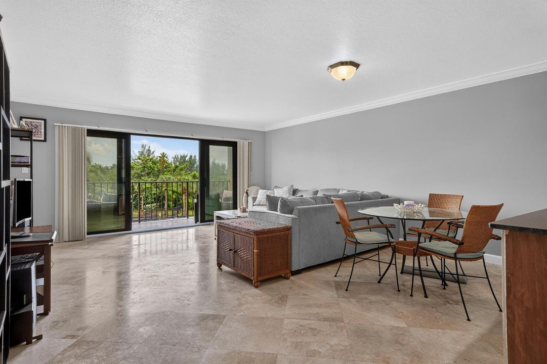 Dinning/ Living room