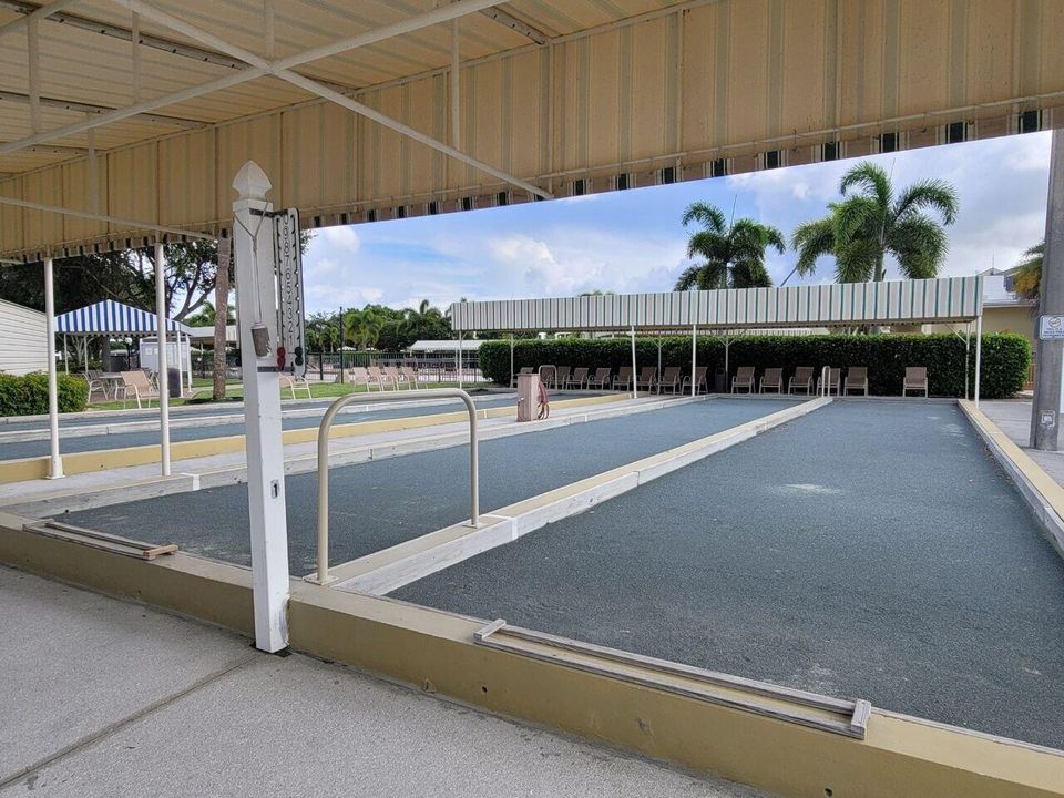 SHUFFLEBOARD COURT