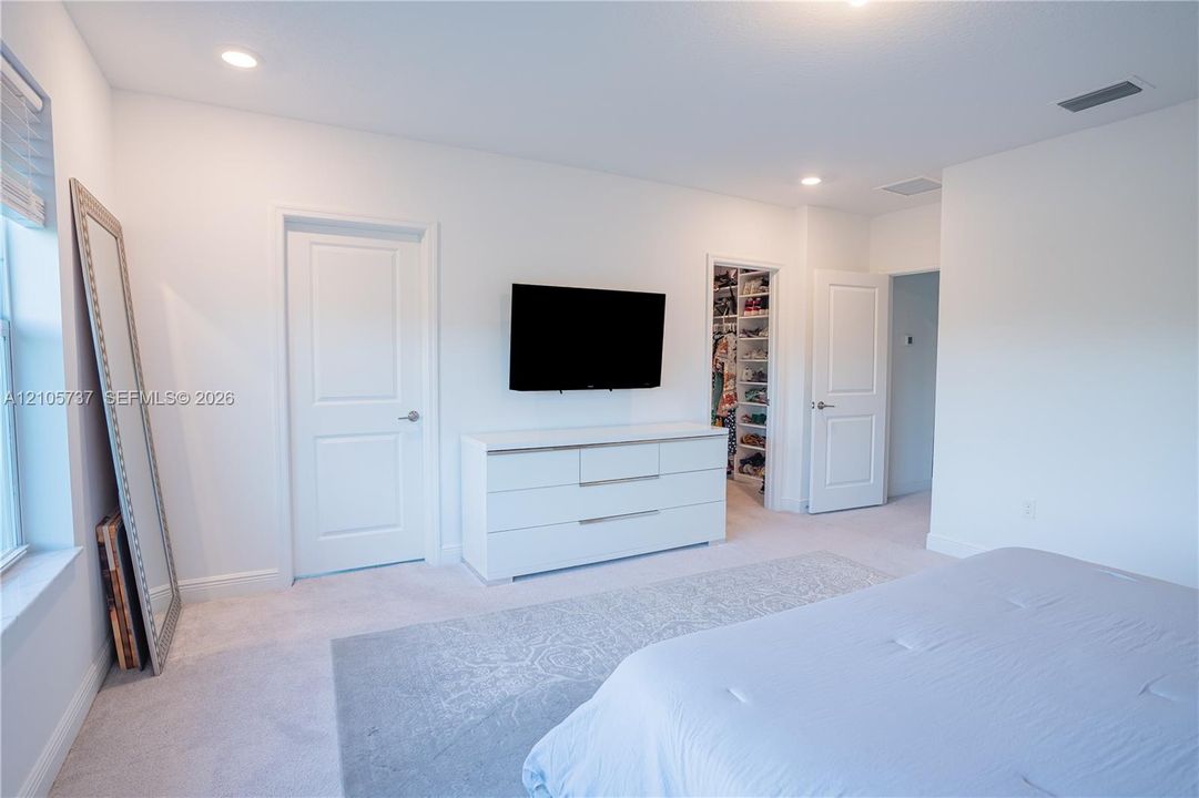 В аренду: $5,600 (5 спален, 3 ванн, 2604 Квадратных фут)