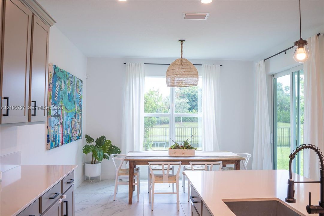 В аренду: $5,600 (5 спален, 3 ванн, 2604 Квадратных фут)
