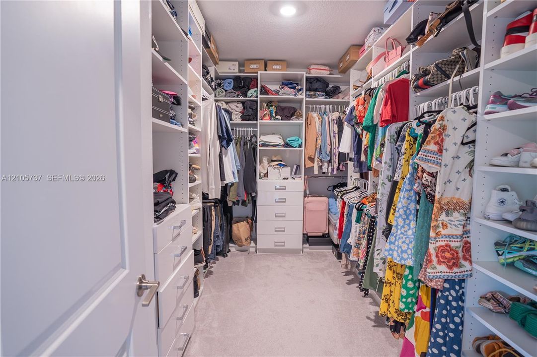 В аренду: $5,600 (5 спален, 3 ванн, 2604 Квадратных фут)