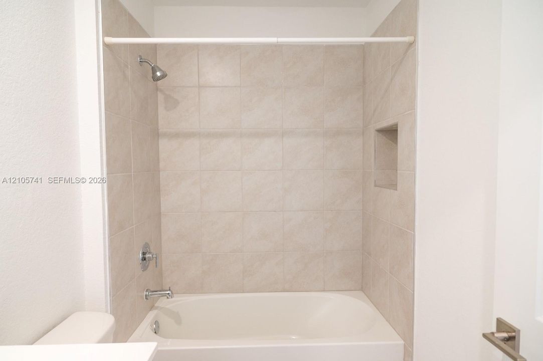 В аренду: $2,300 (3 спален, 2 ванн, 1302 Квадратных фут)