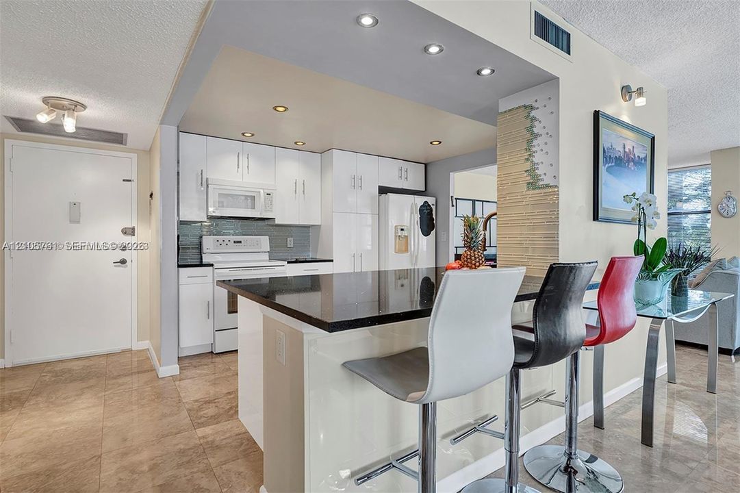 For Rent: $2,750 (2 beds, 2 baths, 1430 Square Feet)
