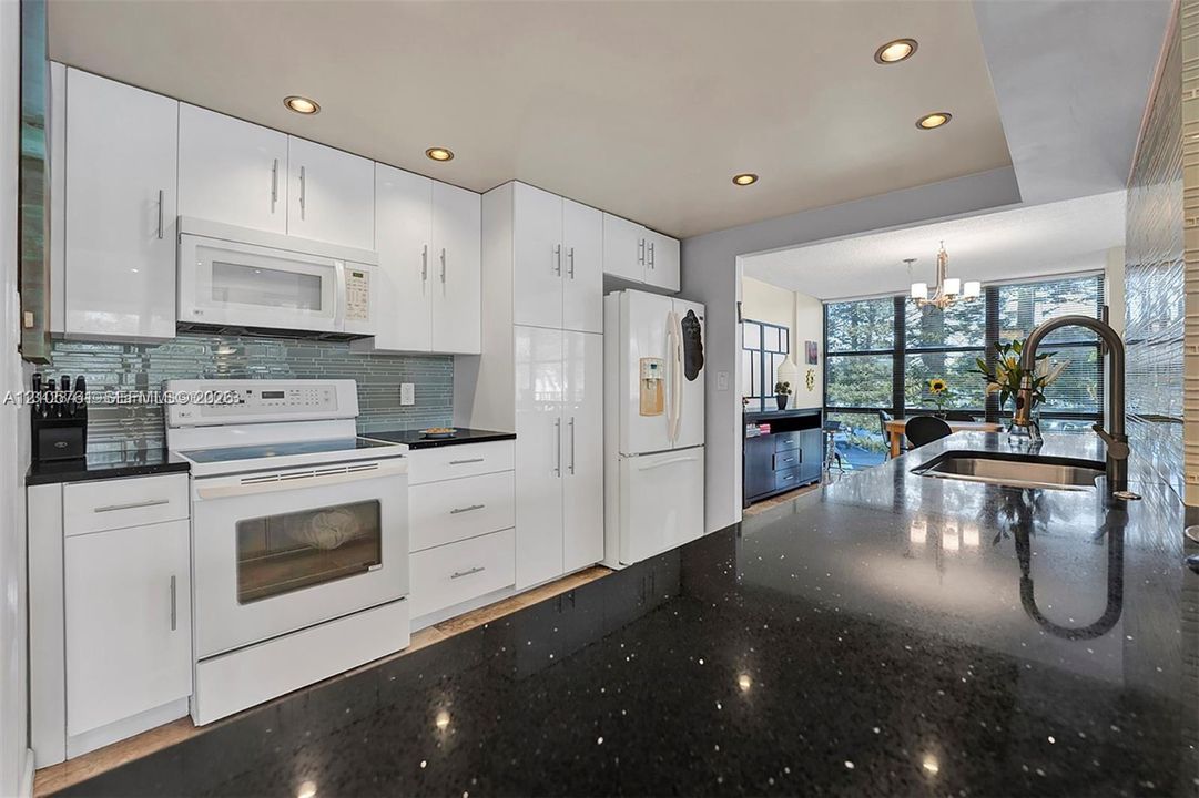 For Rent: $2,750 (2 beds, 2 baths, 1430 Square Feet)