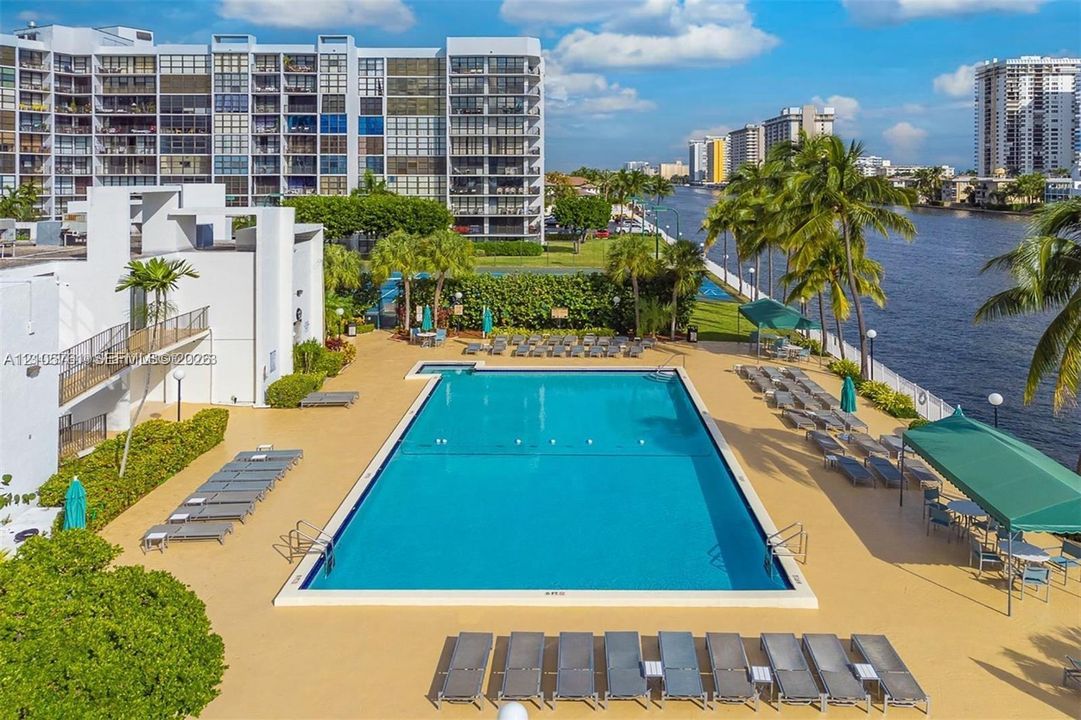 For Rent: $2,750 (2 beds, 2 baths, 1430 Square Feet)