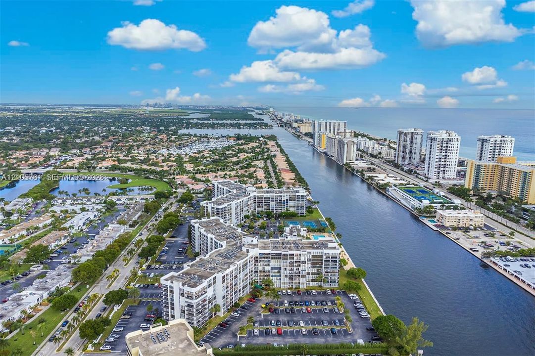 For Rent: $2,750 (2 beds, 2 baths, 1430 Square Feet)
