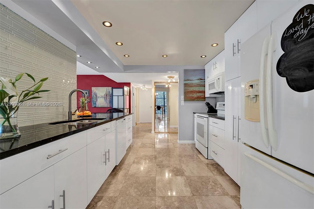 For Rent: $2,750 (2 beds, 2 baths, 1430 Square Feet)