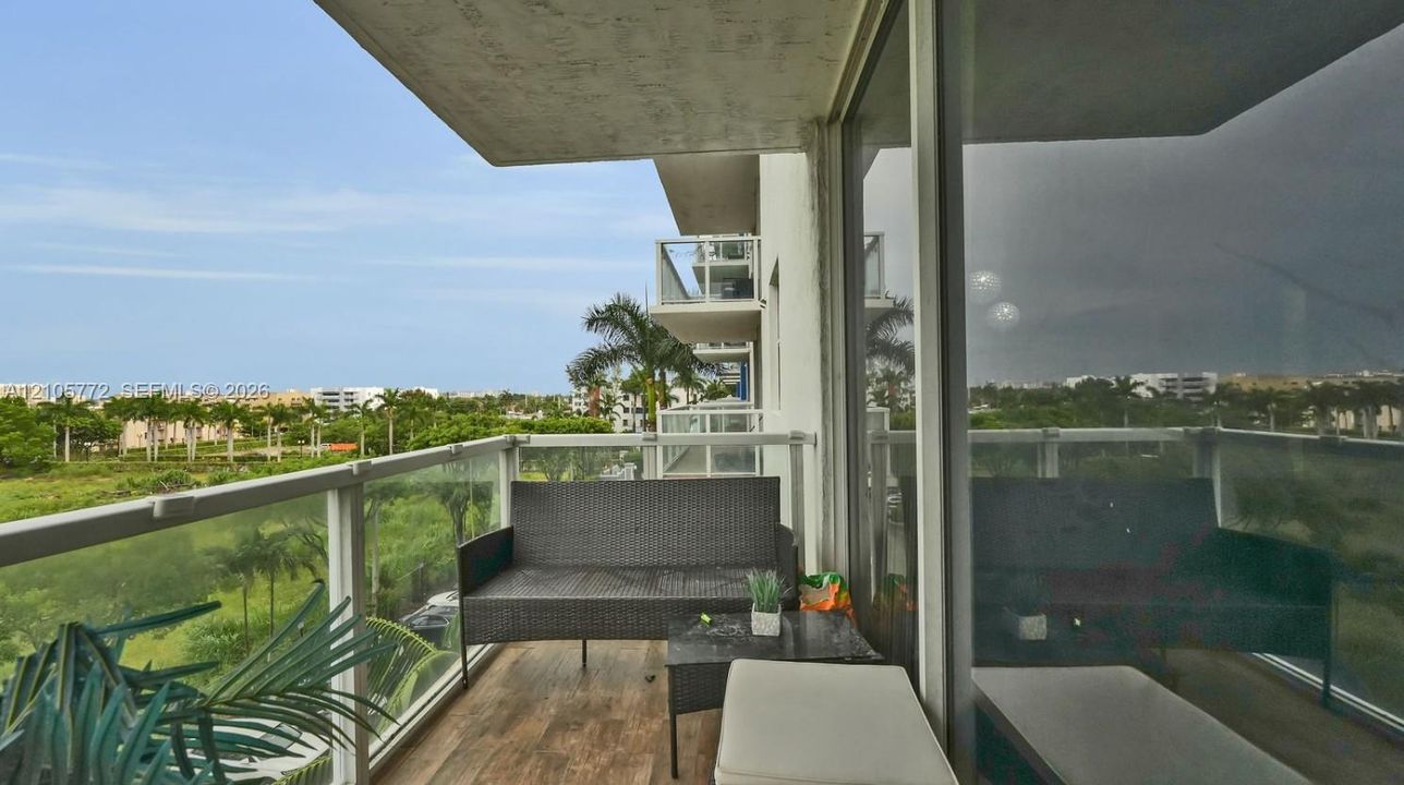 For Rent: $2,550 (2 beds, 2 baths, 922 Square Feet)