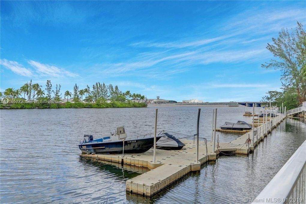 For Rent: $2,550 (2 beds, 2 baths, 922 Square Feet)