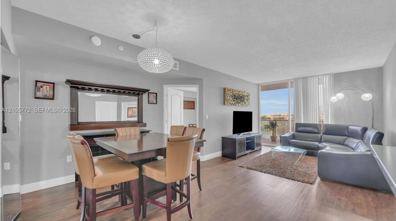 For Rent: $2,550 (2 beds, 2 baths, 922 Square Feet)
