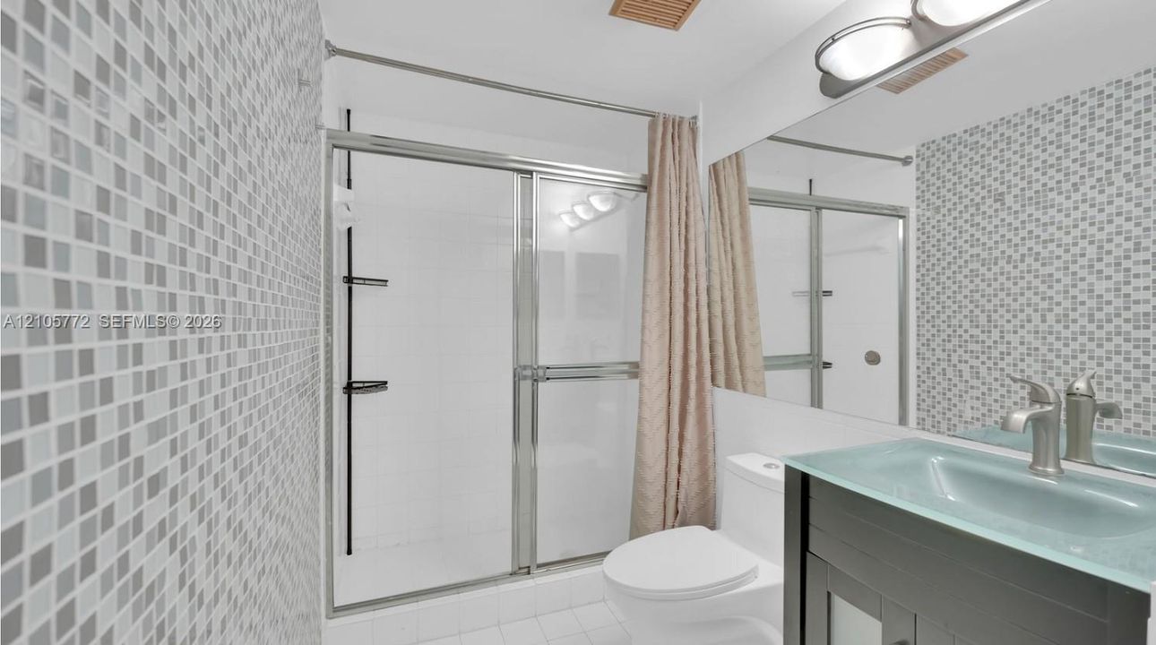 For Rent: $2,550 (2 beds, 2 baths, 922 Square Feet)