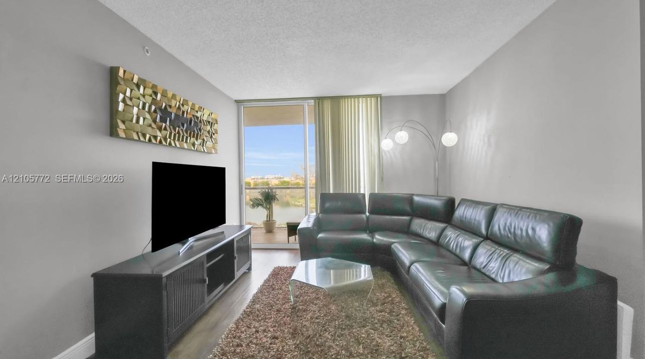 For Rent: $2,550 (2 beds, 2 baths, 922 Square Feet)