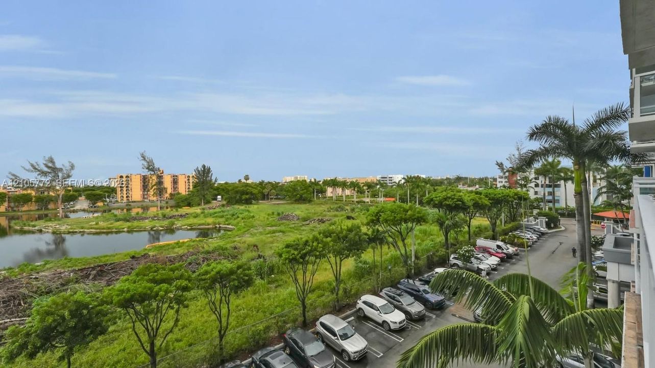For Rent: $2,550 (2 beds, 2 baths, 922 Square Feet)