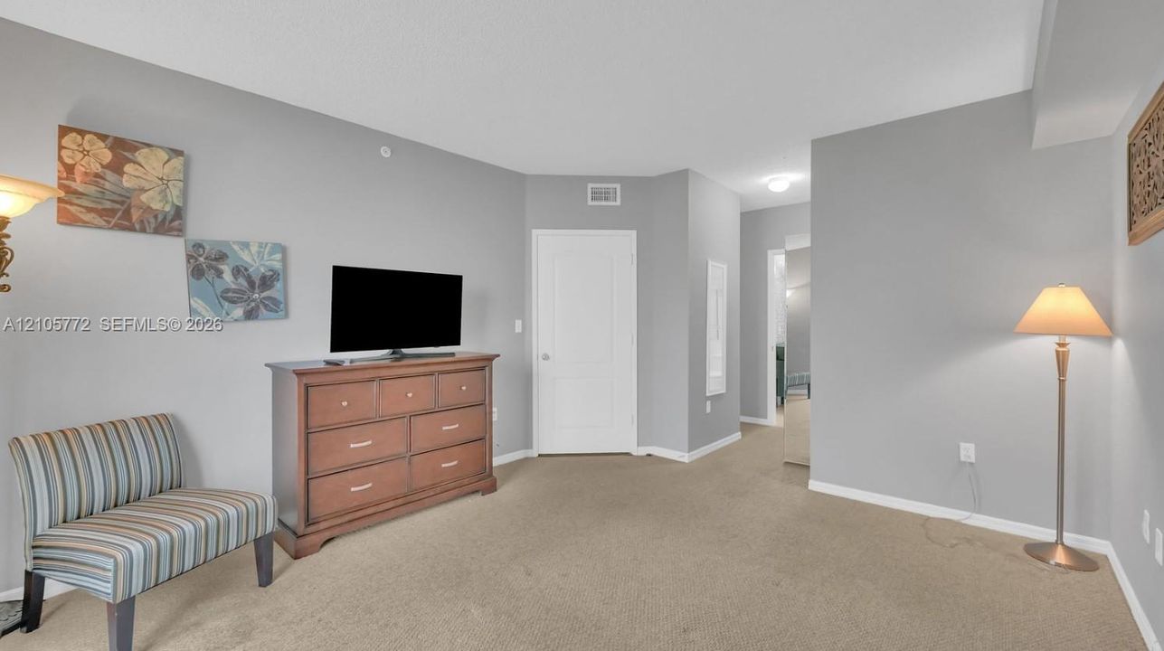 For Rent: $2,550 (2 beds, 2 baths, 922 Square Feet)