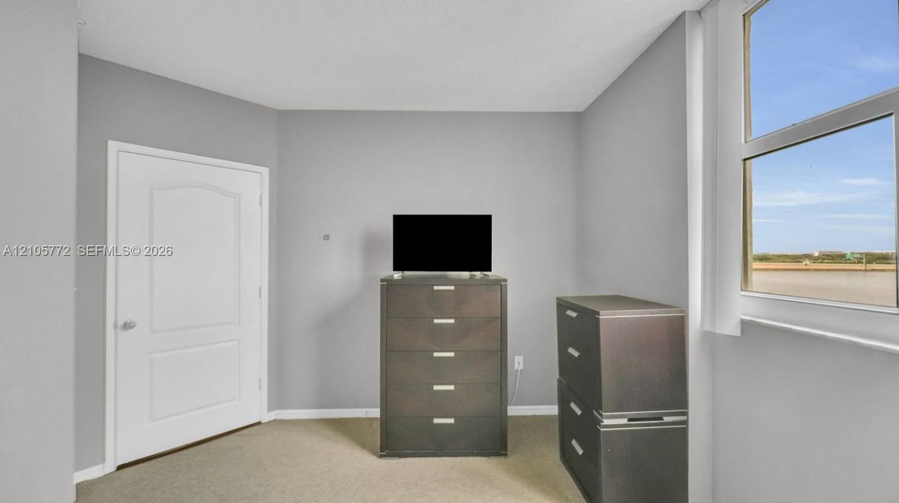 For Rent: $2,550 (2 beds, 2 baths, 922 Square Feet)