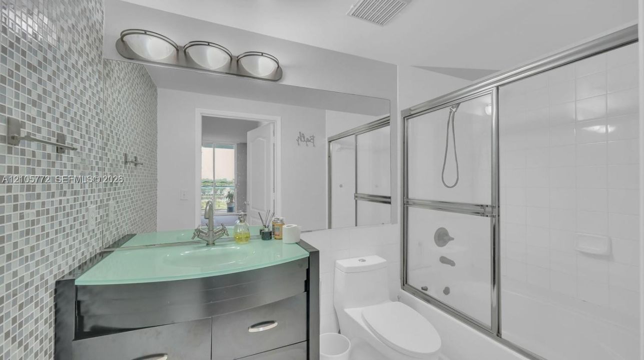 For Rent: $2,550 (2 beds, 2 baths, 922 Square Feet)
