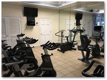 For Rent: $2,550 (2 beds, 2 baths, 922 Square Feet)