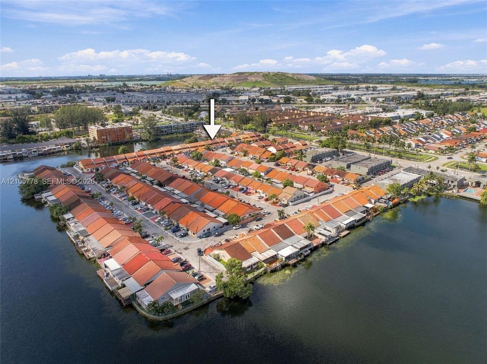 На продажу: $590,000 (4 спален, 2 ванн, 2086 Квадратных фут)