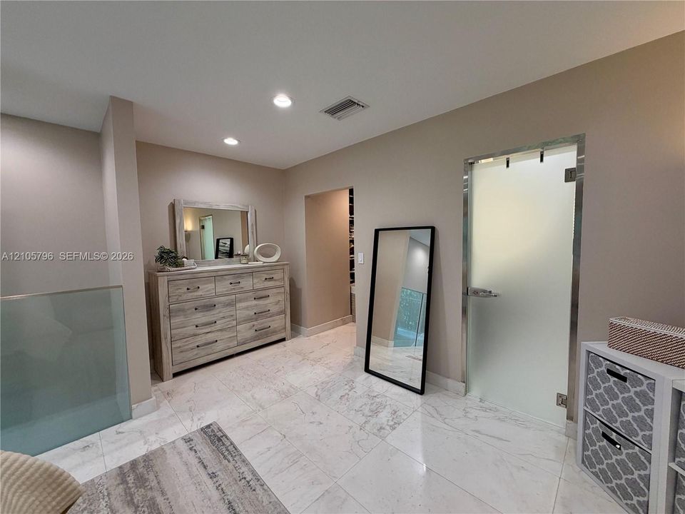 3rd floor primary suite