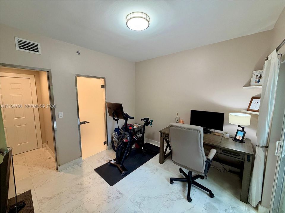 1st floor guest bedroom