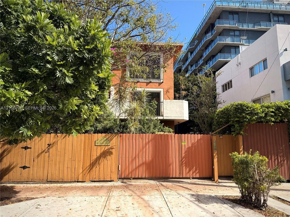 Electric gate & pedestrian gate