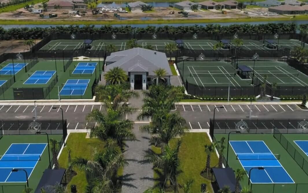 SPORTS & RAQUET