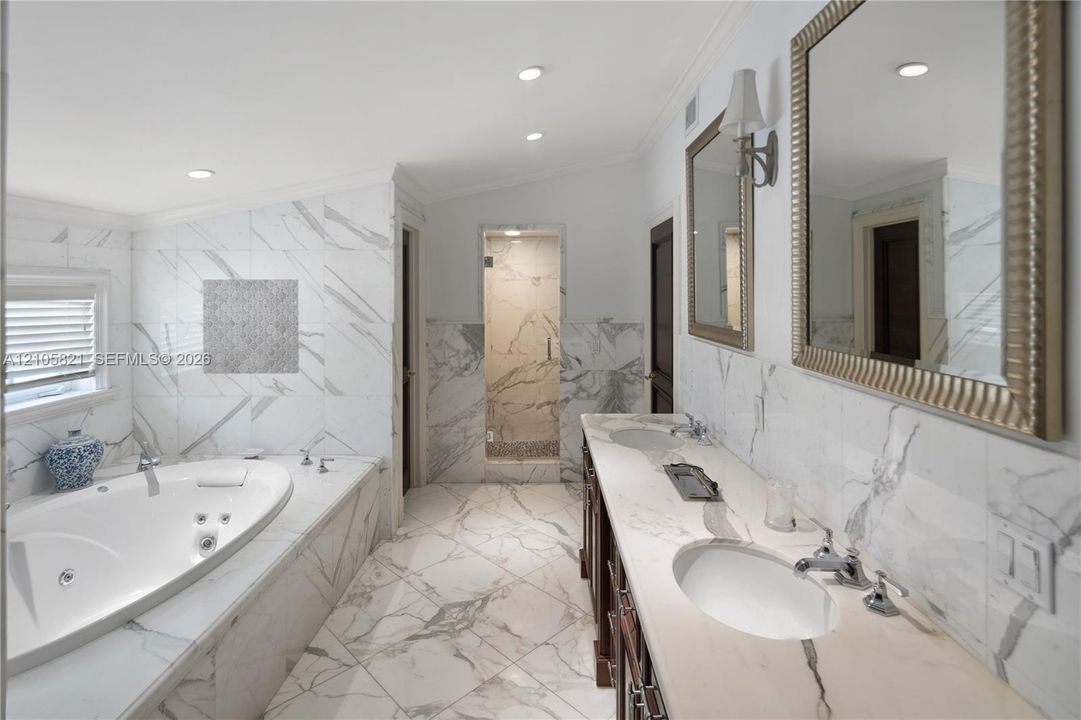 En Venta: $8,495,000 (7 camas, 6 baños, 8600 Pies cuadrados)