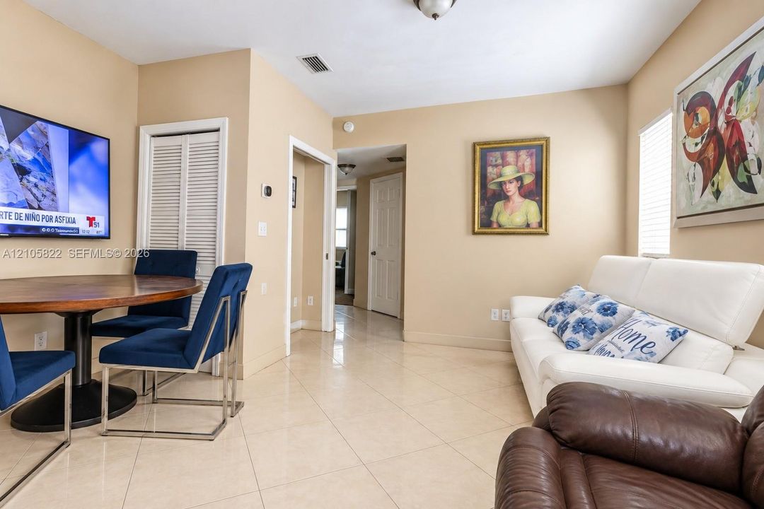 For Sale: $185,000 (2 beds, 1 baths, 725 Square Feet)