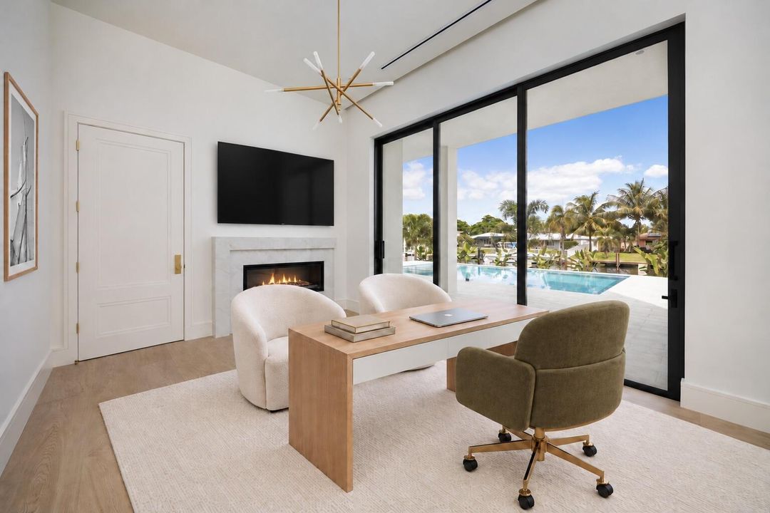 2921 office with furniture