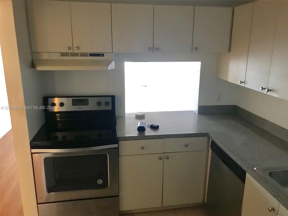 For Rent: $2,300 (2 beds, 2 baths, 1050 Square Feet)