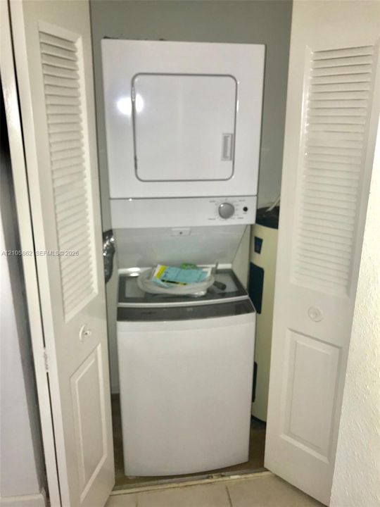 For Rent: $2,300 (2 beds, 2 baths, 1050 Square Feet)
