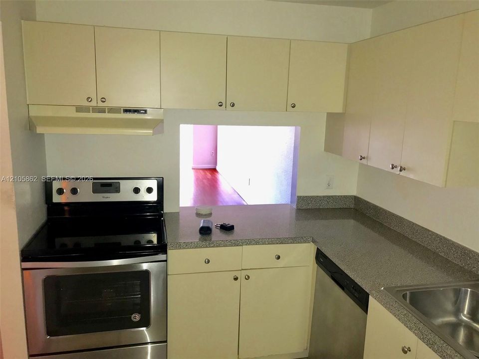 For Rent: $2,300 (2 beds, 2 baths, 1050 Square Feet)