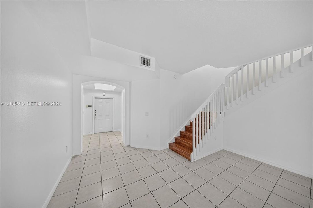 For Sale: $415,000 (3 beds, 3 baths, 1426 Square Feet)