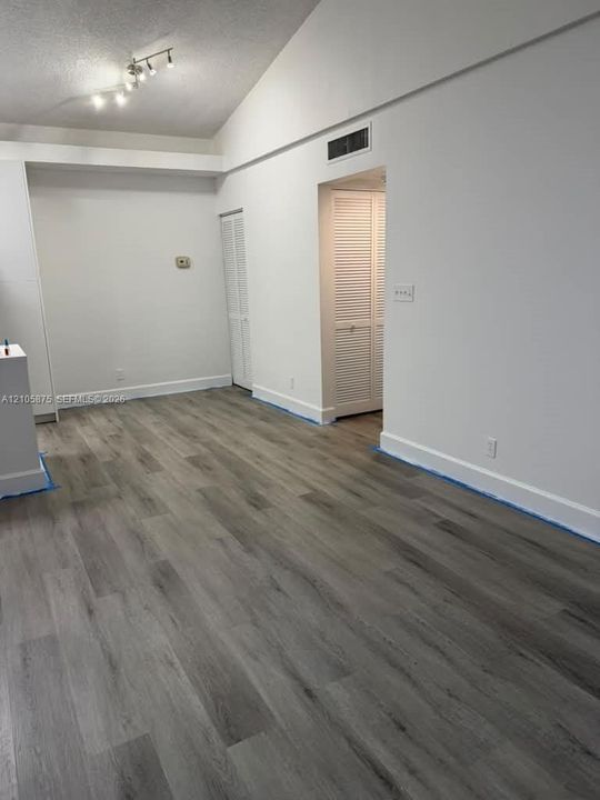 For Rent: $1,800 (1 beds, 1 baths, 620 Square Feet)