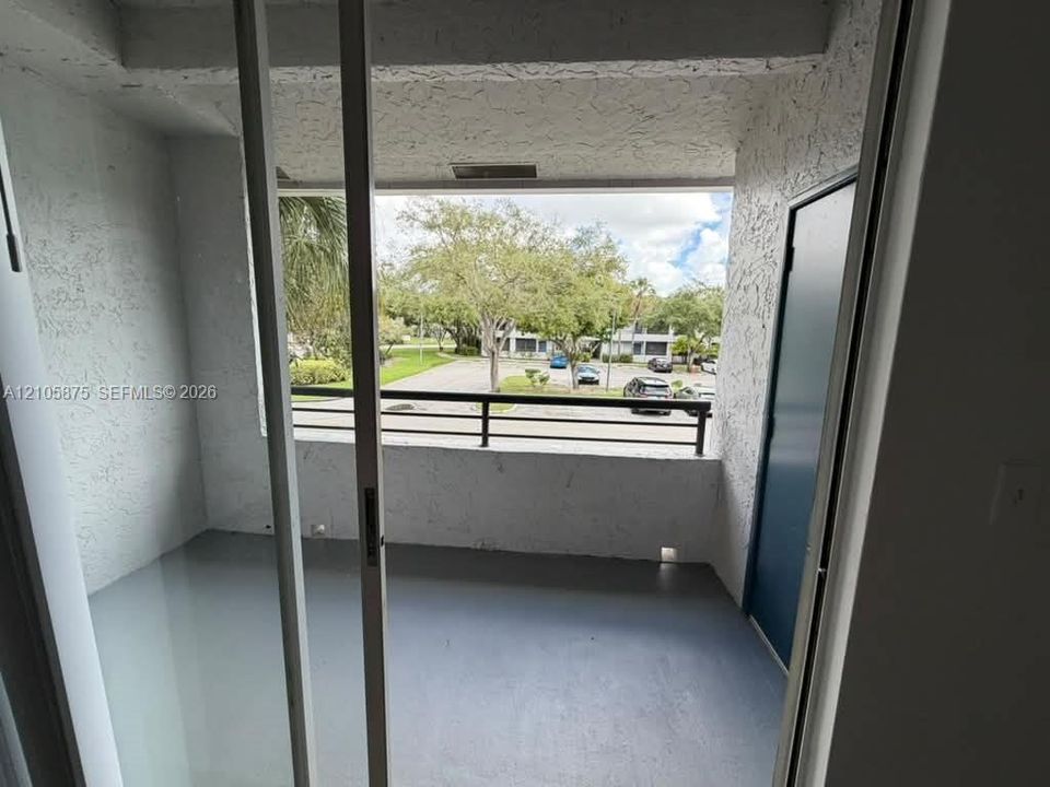 For Rent: $1,800 (1 beds, 1 baths, 620 Square Feet)