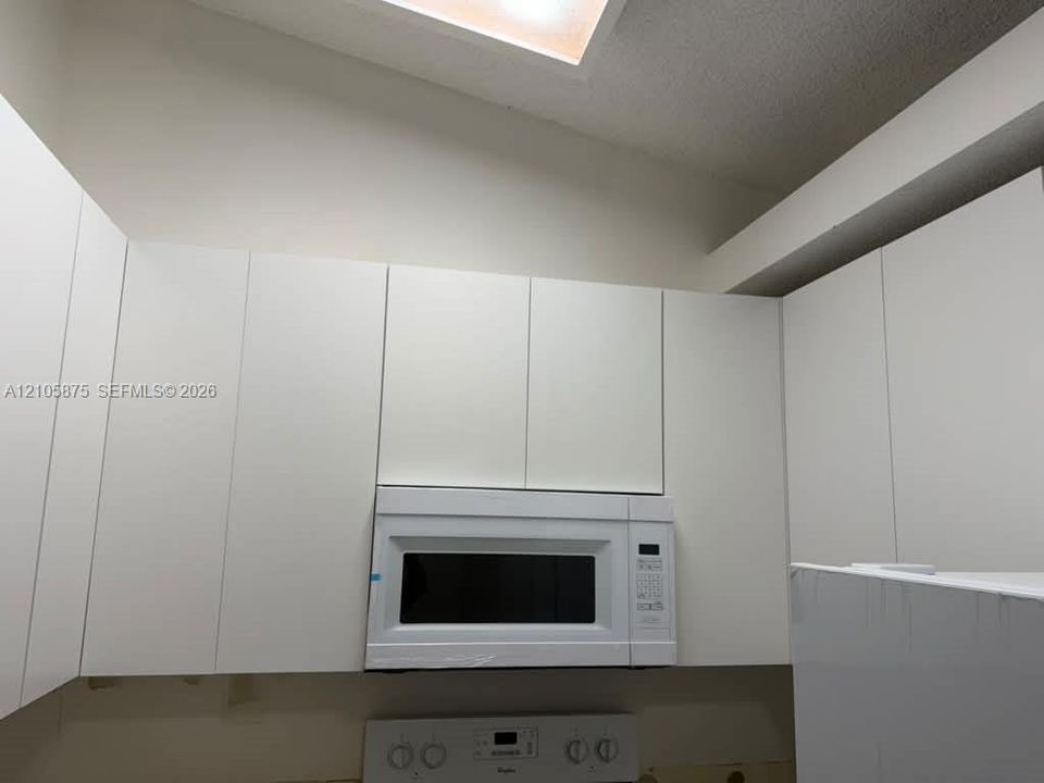 For Rent: $1,800 (1 beds, 1 baths, 620 Square Feet)