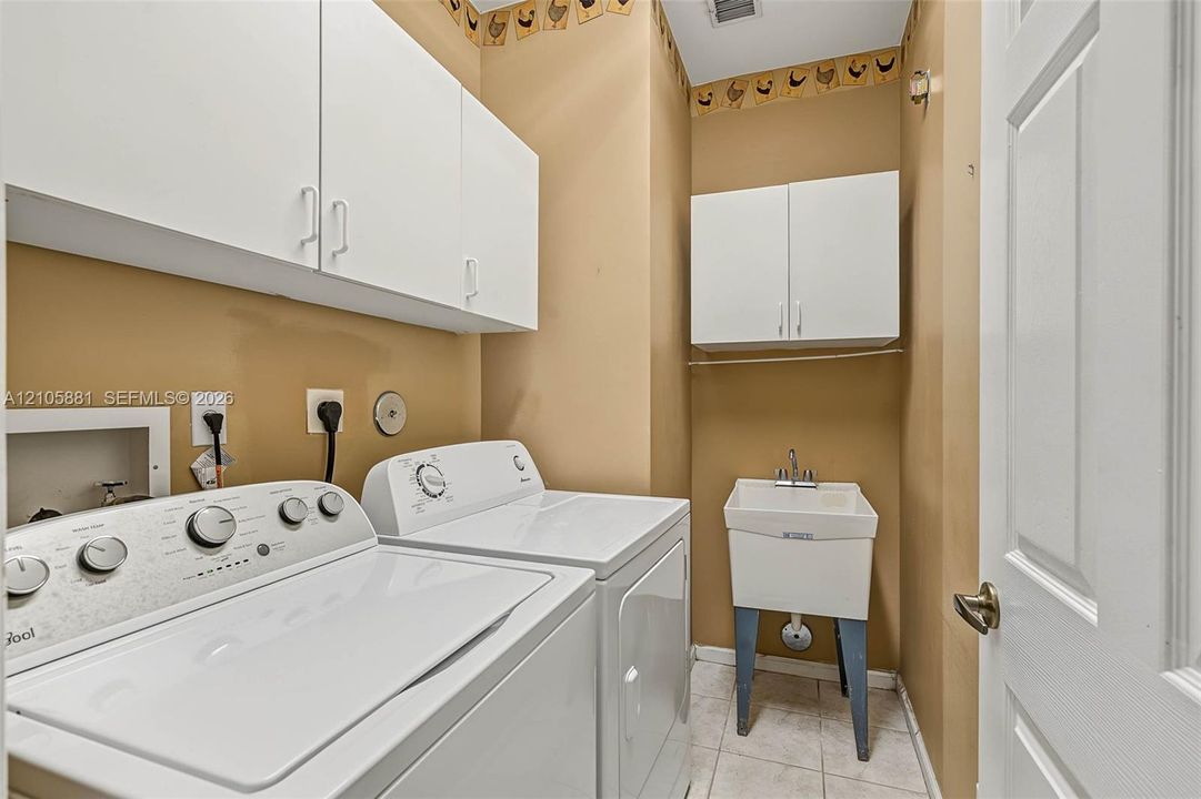 En Venta: $850,000 (5 camas, 3 baños, 2879 Pies cuadrados)