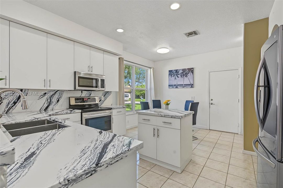En Venta: $850,000 (5 camas, 3 baños, 2879 Pies cuadrados)