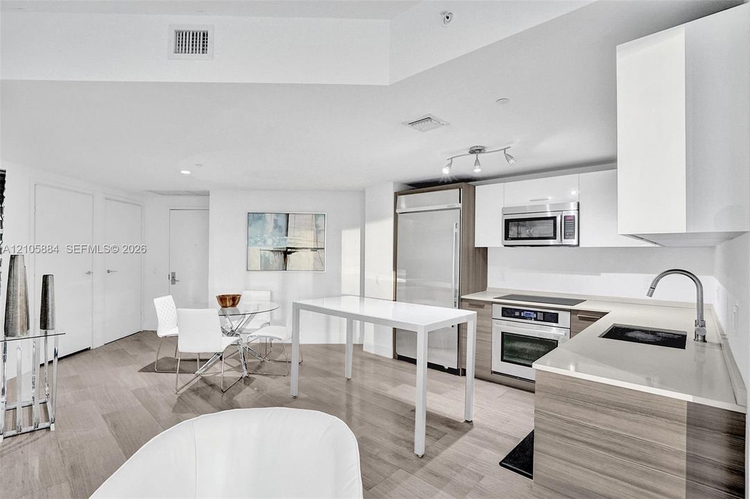 For Rent: $7,500 (2 beds, 2 baths, 1116 Square Feet)