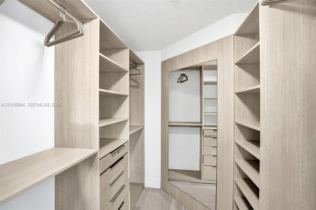 For Rent: $7,500 (2 beds, 2 baths, 1116 Square Feet)